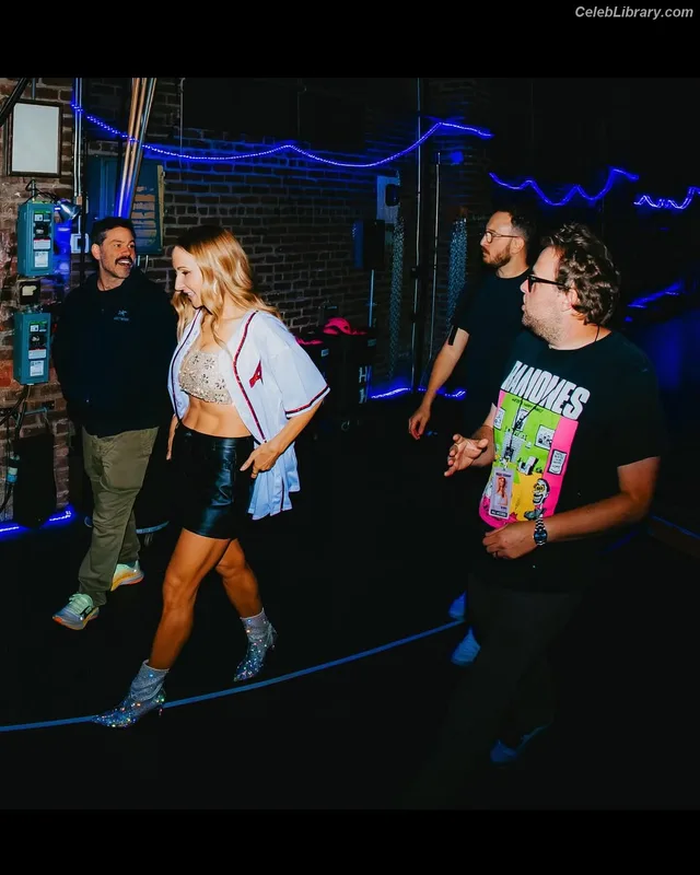Nikki Glaser photo 15 of 560