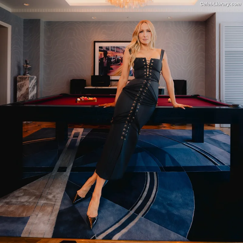 Nikki Glaser photo 4 of 560