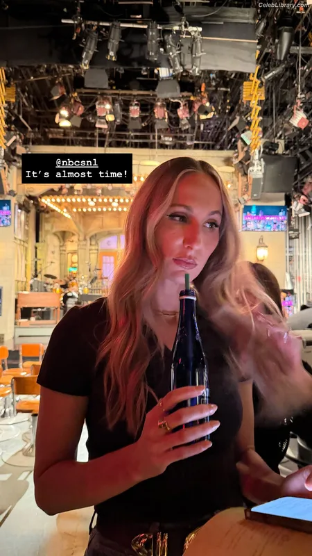 Nikki Glaser photo 8 of 560