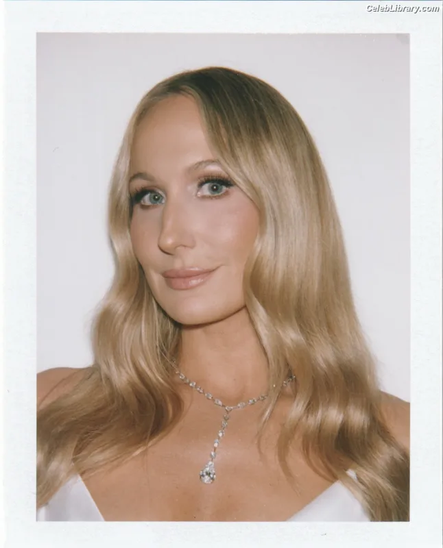 Nikki Glaser photo 16 of 560