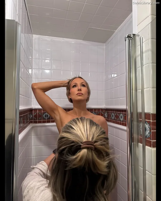 Nikki Glaser photo 9 of 560
