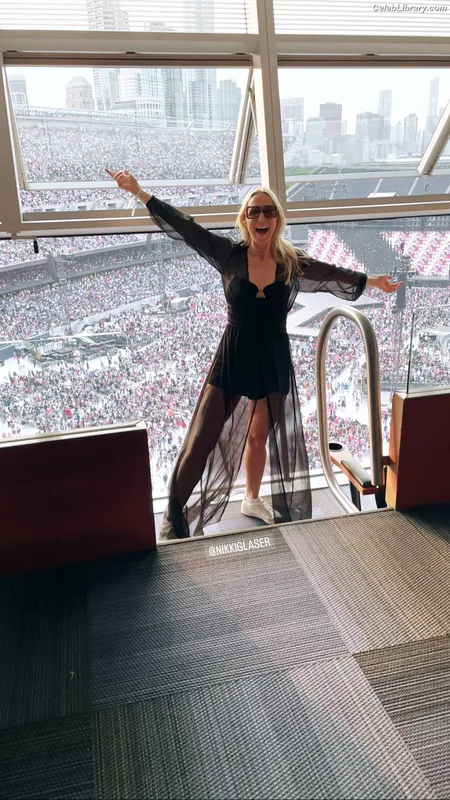 Nikki Glaser photo 8 of 560