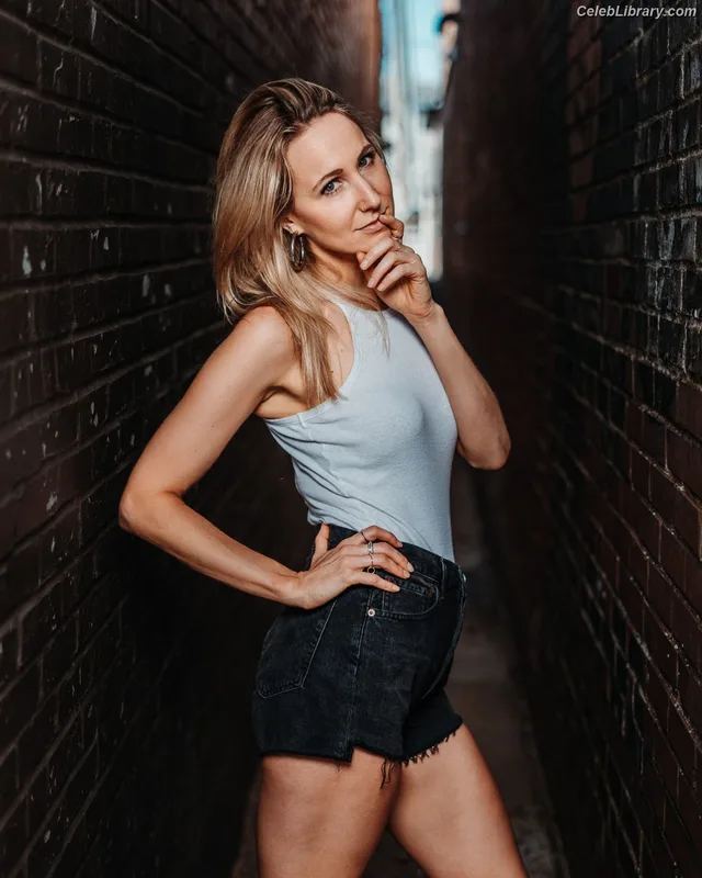 Nikki Glaser photo 1 of 560