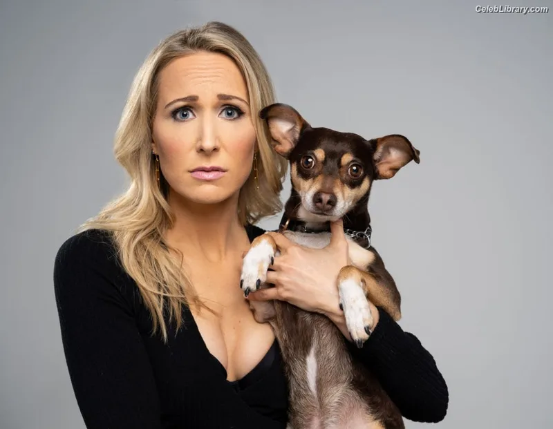 Nikki Glaser photo 11 of 560