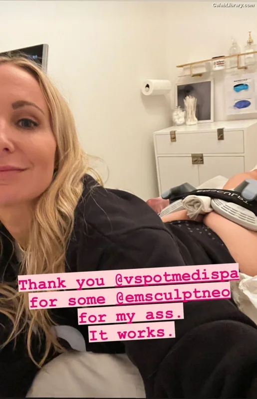 Nikki Glaser photo 18 of 560