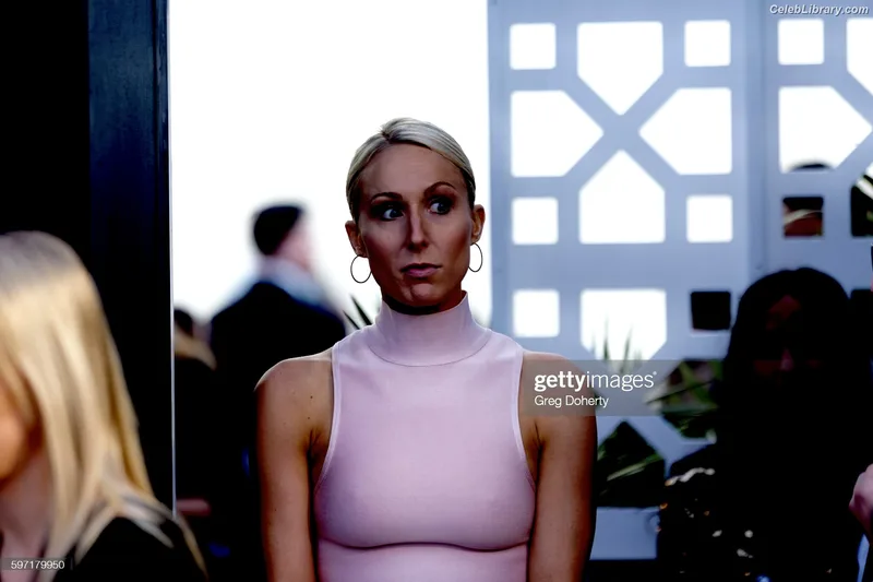 Nikki Glaser photo 22 of 560