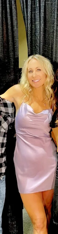 Nikki Glaser photo 4 of 560