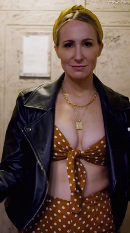 Nikki Glaser photo 24 of 560