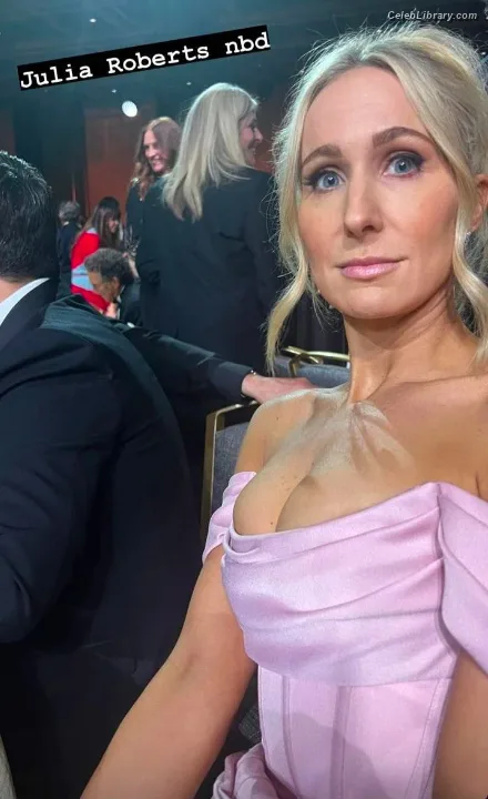 Nikki Glaser photo 5 of 560