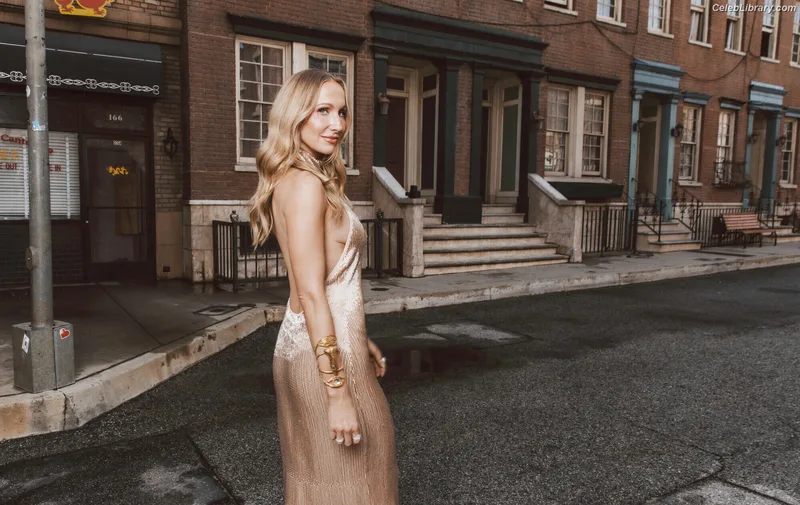 Nikki Glaser photo 12 of 560