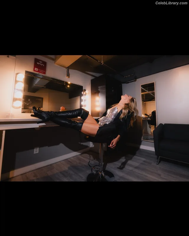 Nikki Glaser photo 14 of 560