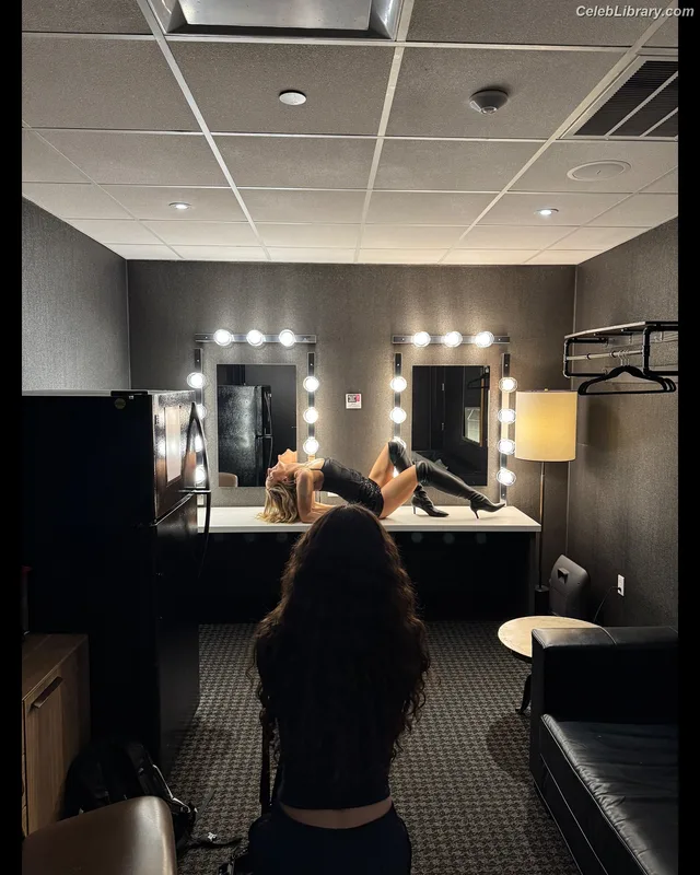 Nikki Glaser photo 21 of 560