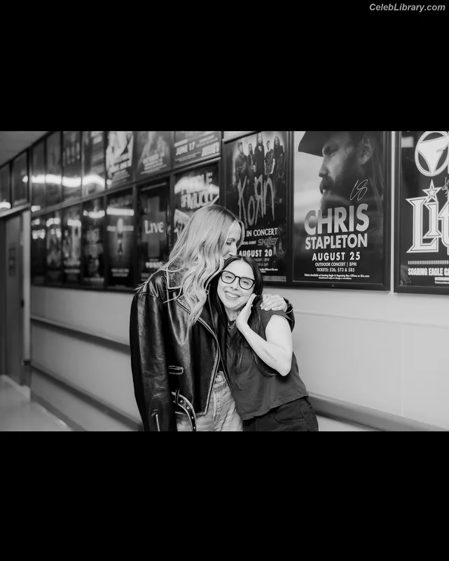 Nikki Glaser photo 24 of 560