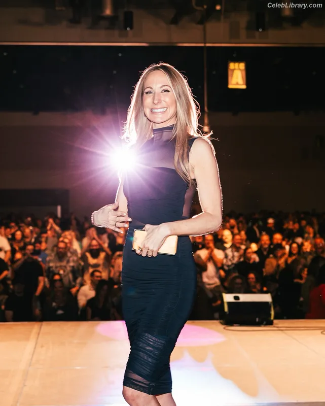 Nikki Glaser photo 2 of 560