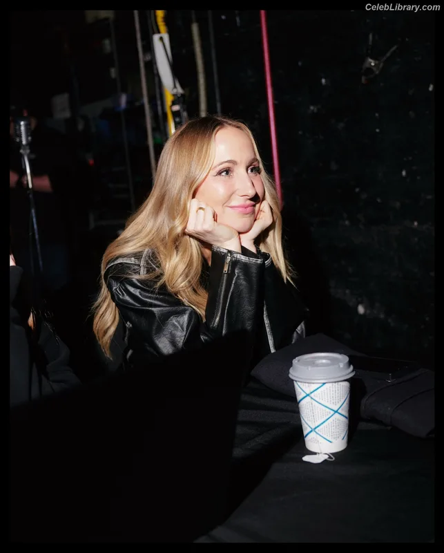 Nikki Glaser photo 5 of 560