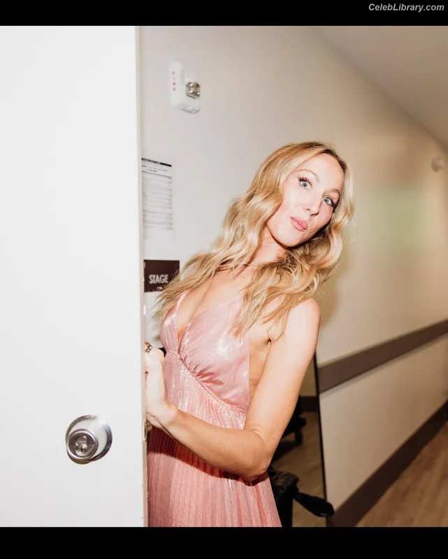 Nikki Glaser photo 1 of 560