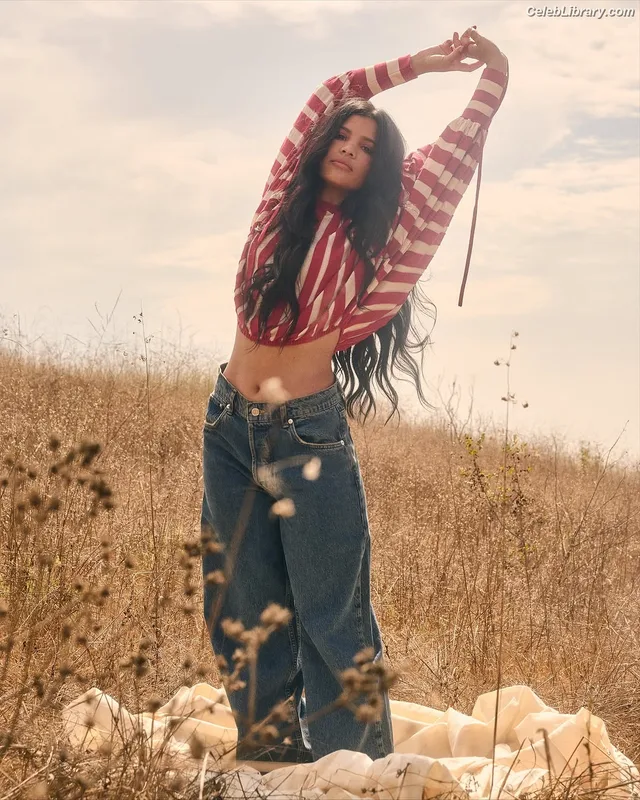 Nikki Rodriguez photo 3 of 41
