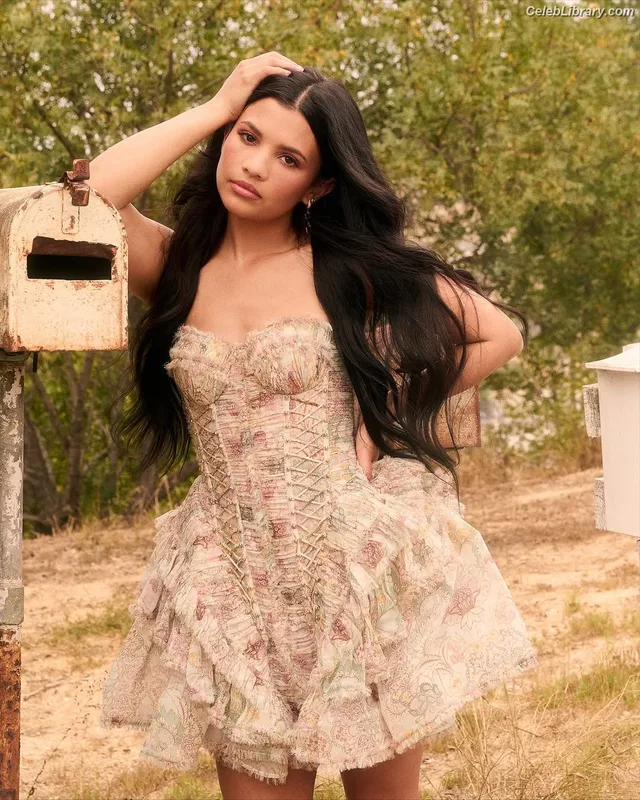 Nikki Rodriguez photo 4 of 41