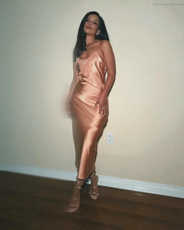 Nikki Rodriguez photo 20 of 41