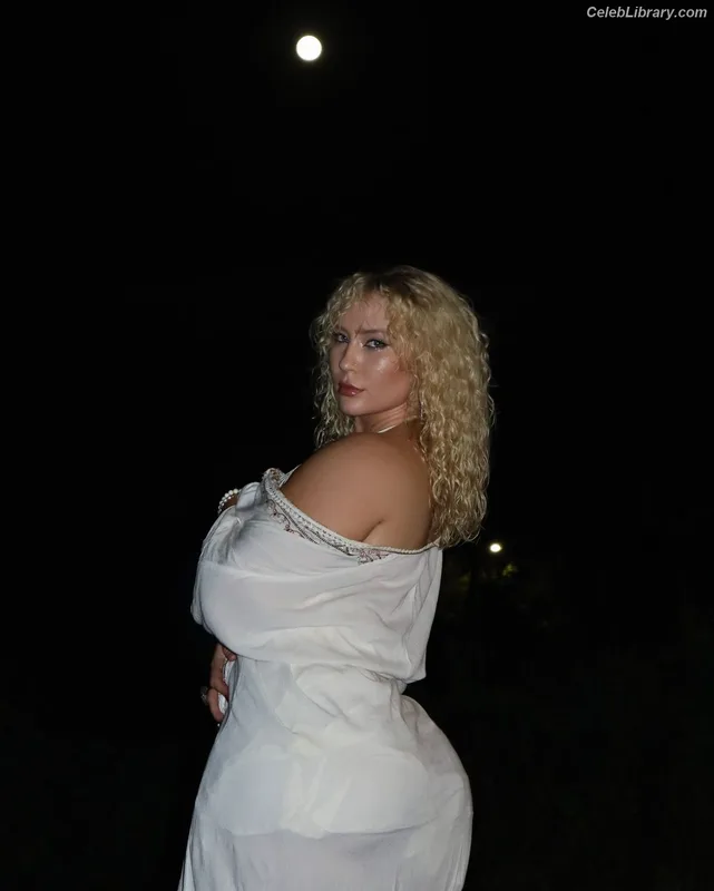 Nikkita Lyons photo 13 of 886