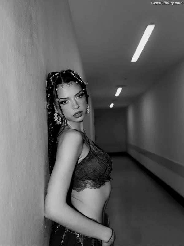 Nina Chuba photo 9 of 88