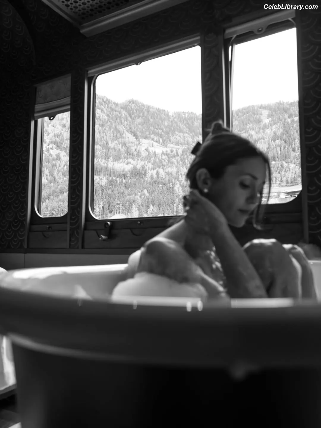 Nina Dodrev photo 22 of 2248