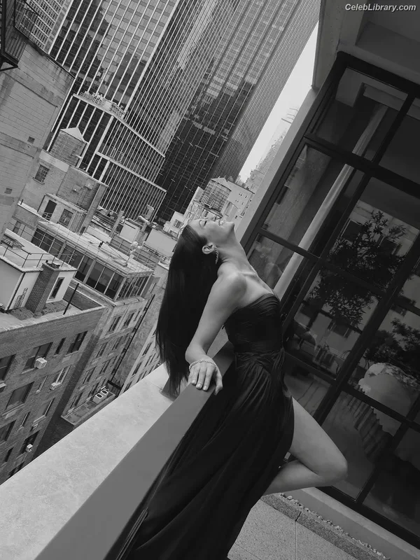 Nina Dodrev photo 11 of 2238