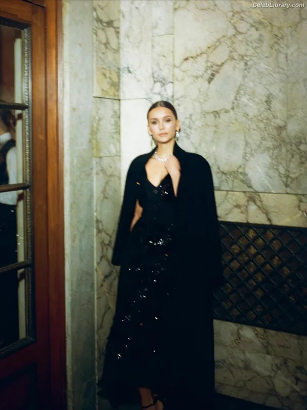 Nina Dodrev photo 11 of 2238