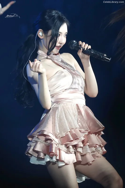 Ningning (aespa) photo 11 of 3045