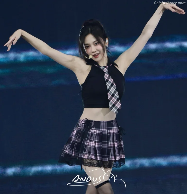 Ningning (aespa) photo 10 of 3045