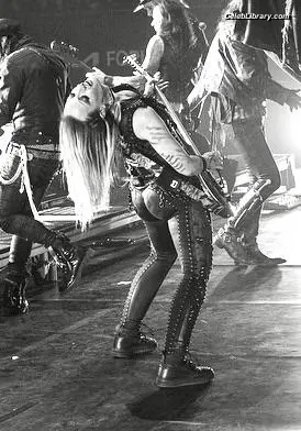 Nita Strauss photo 14 of 86