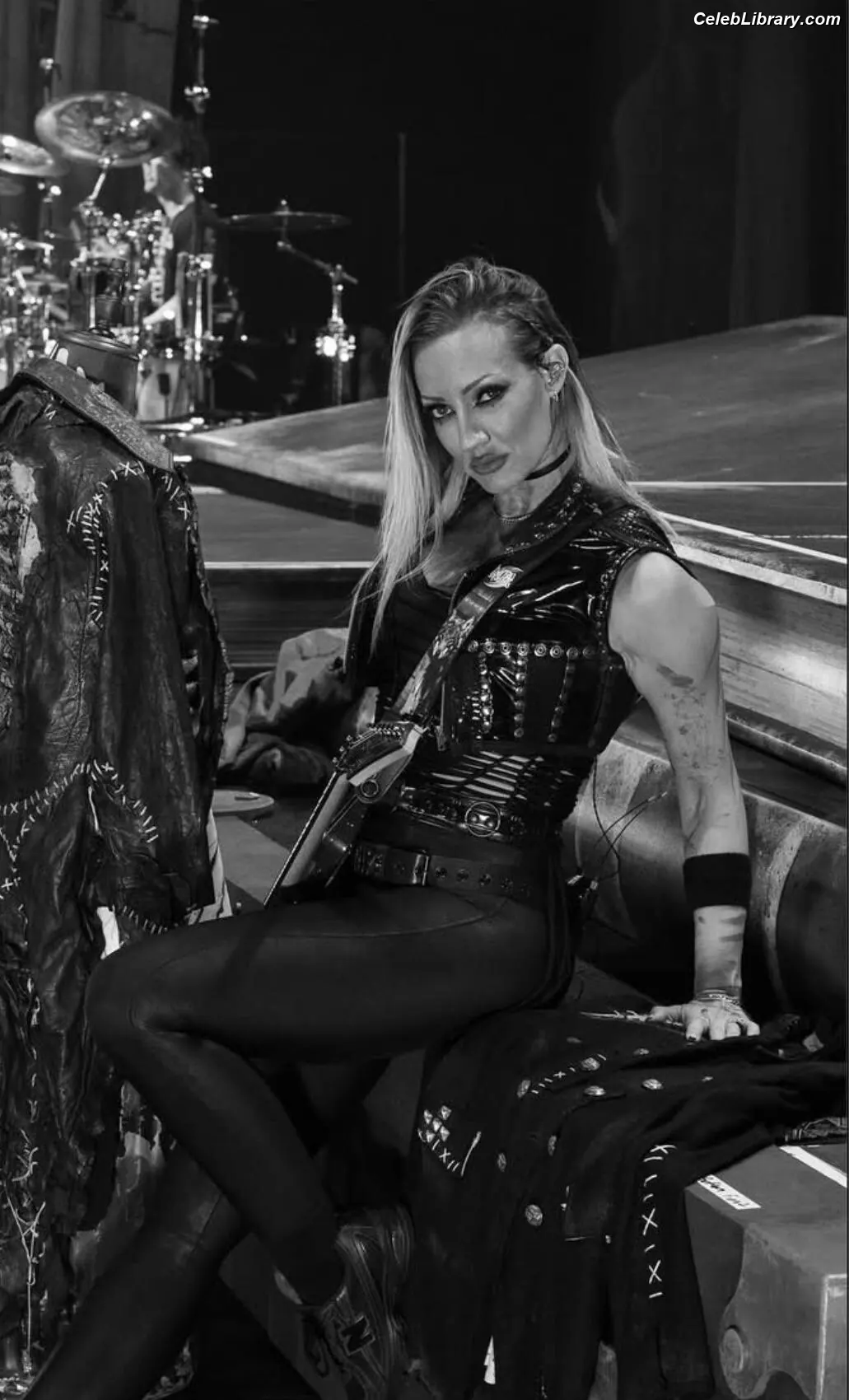 Nita Strauss photo 3 of 86