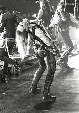 Nita Strauss photo 14 of 87