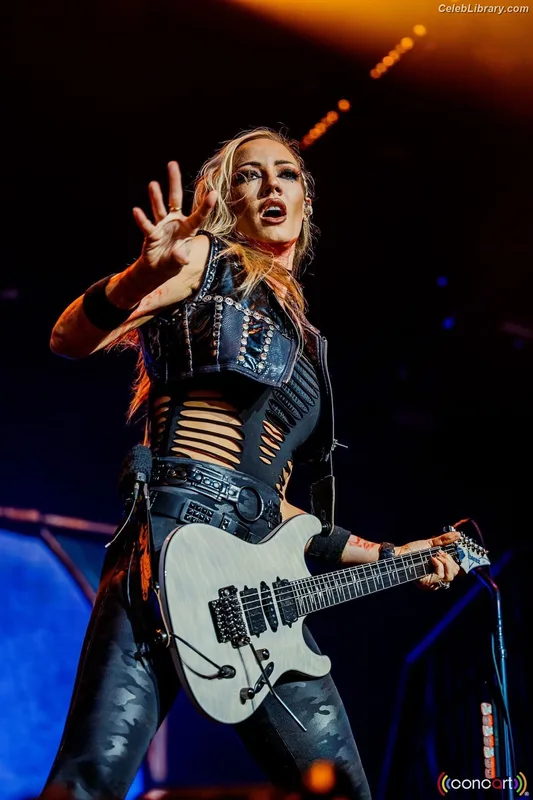 Nita Strauss photo 24 of 87