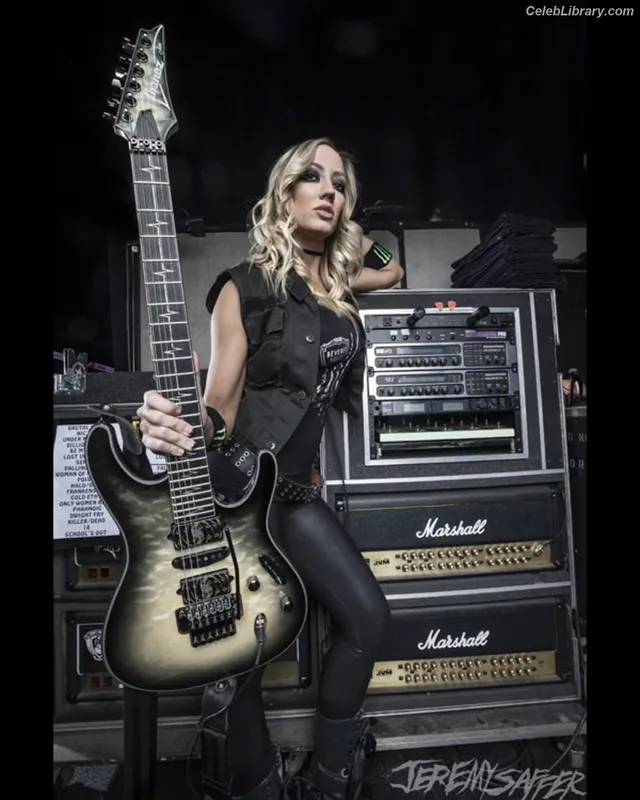Nita Strauss photo 11 of 87