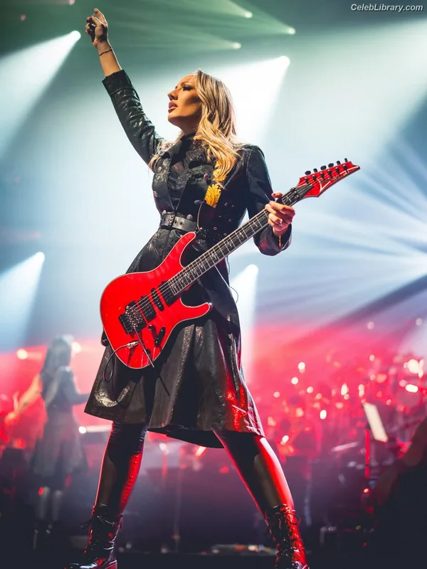 Nita Strauss photo 15 of 87