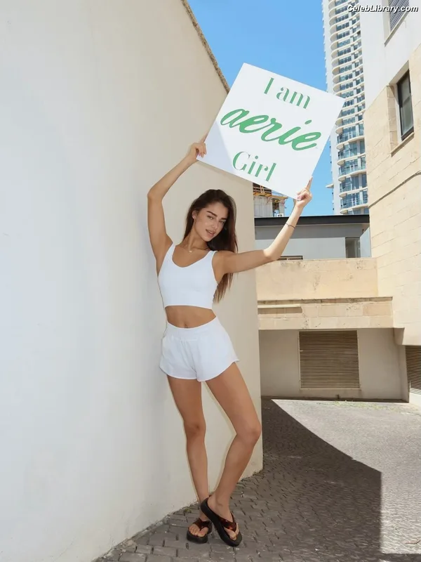 Noa Cohen photo 17 of 19