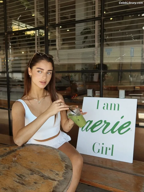 Noa Cohen photo 18 of 19
