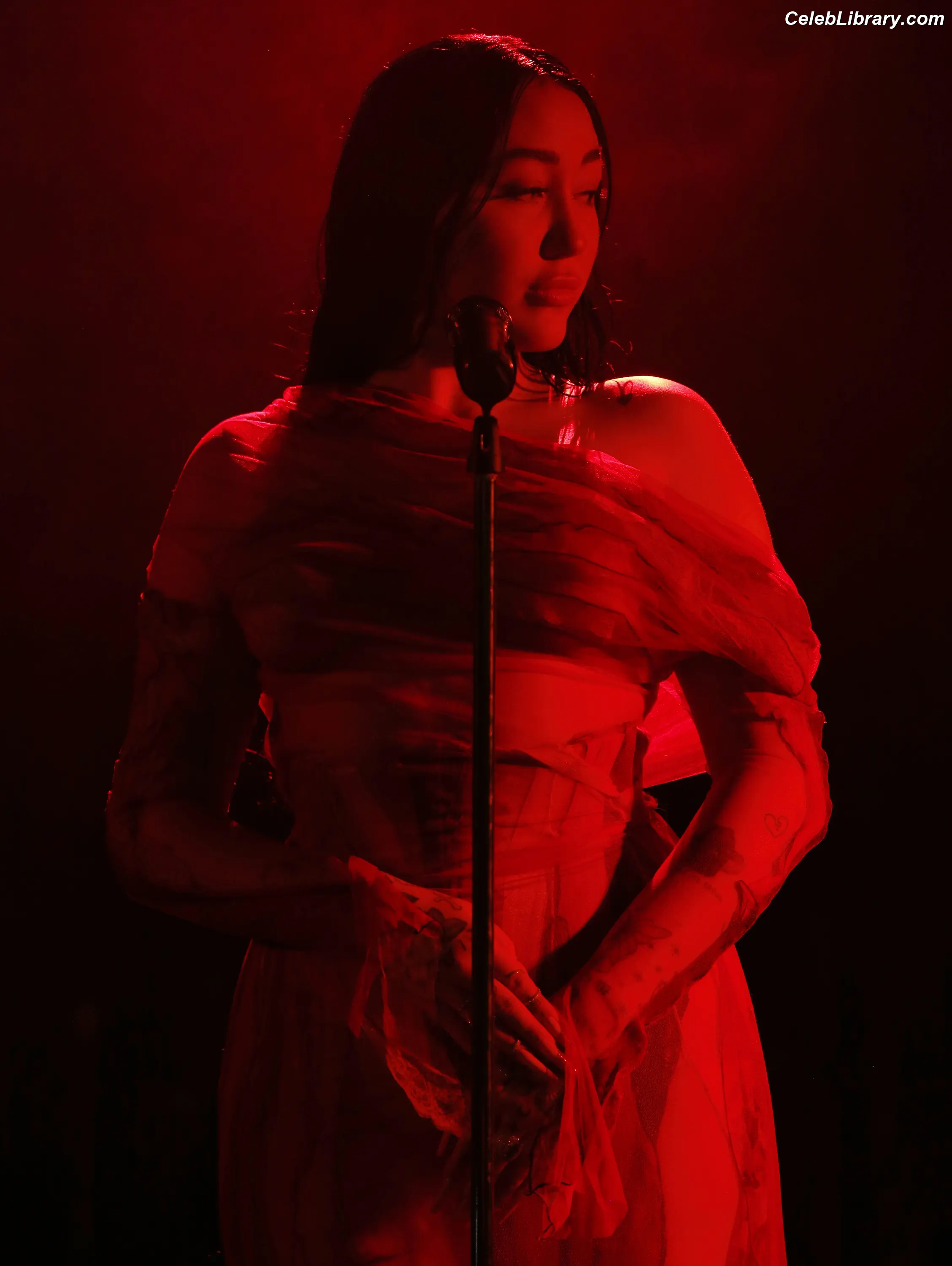 Noah Cyrus photo 4 of 911