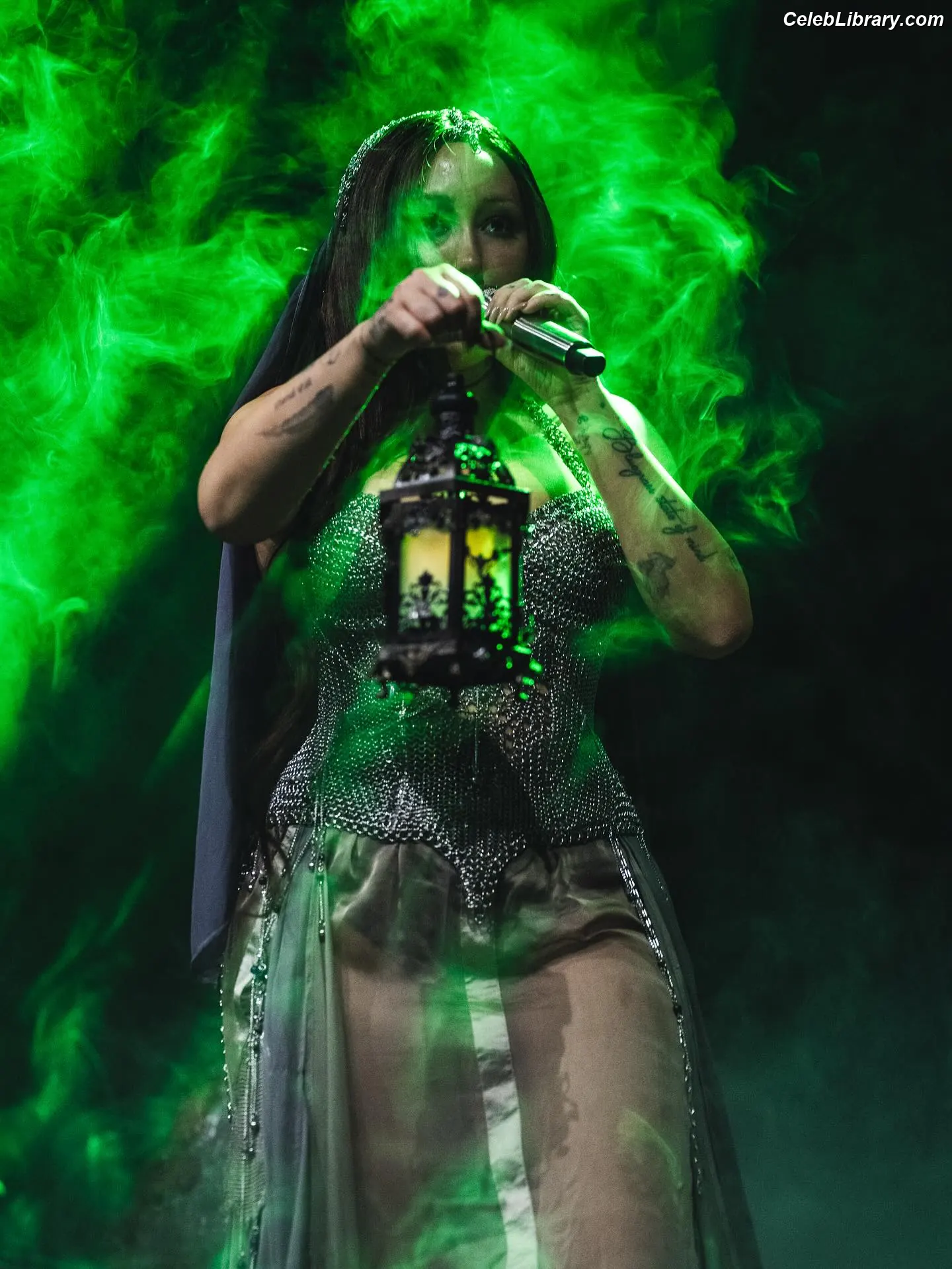 Noah Cyrus photo 4 of 911