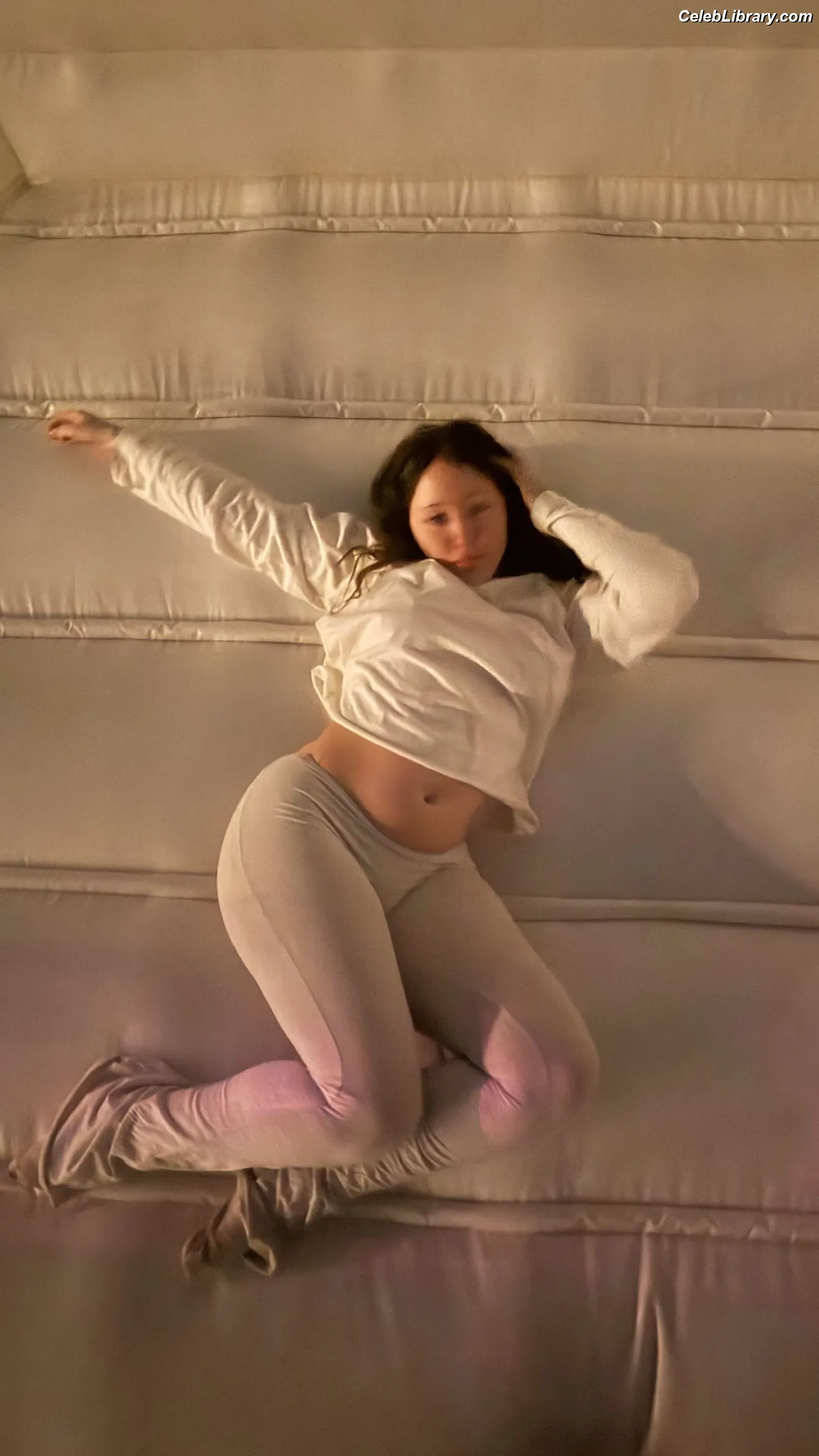 Noah Cyrus photo 5 of 911