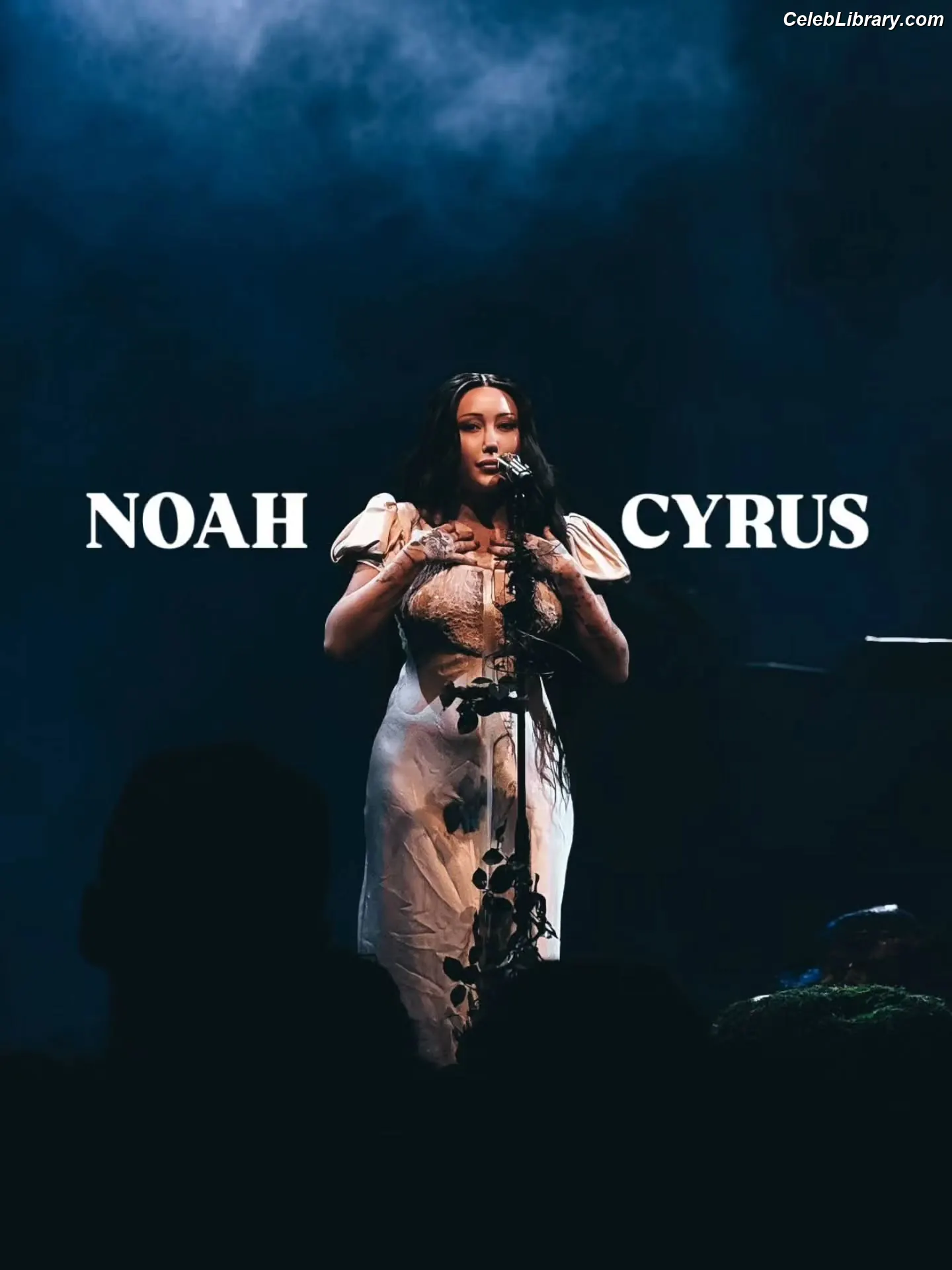 Noah Cyrus photo 5 of 911