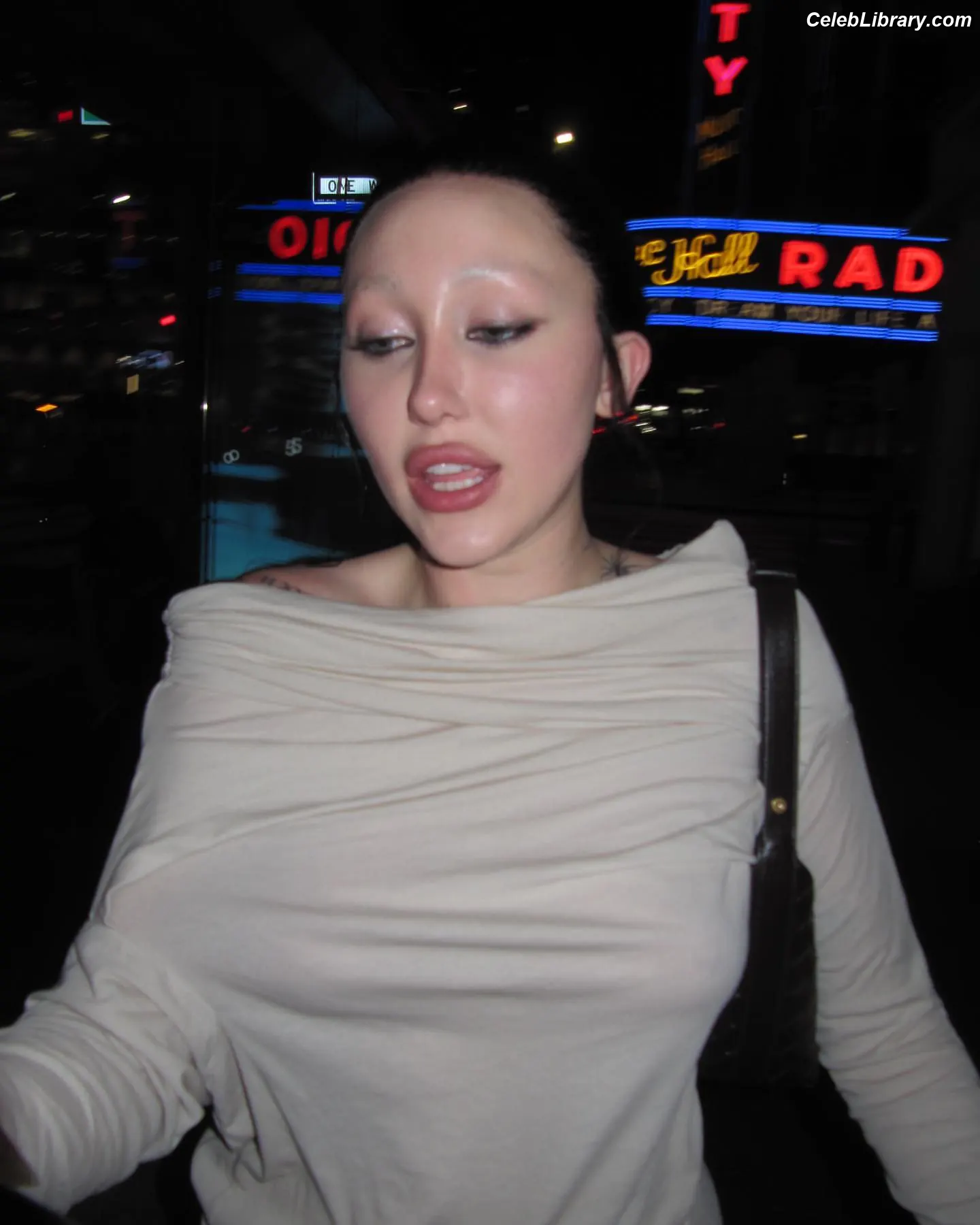 Noah Cyrus photo 12 of 911