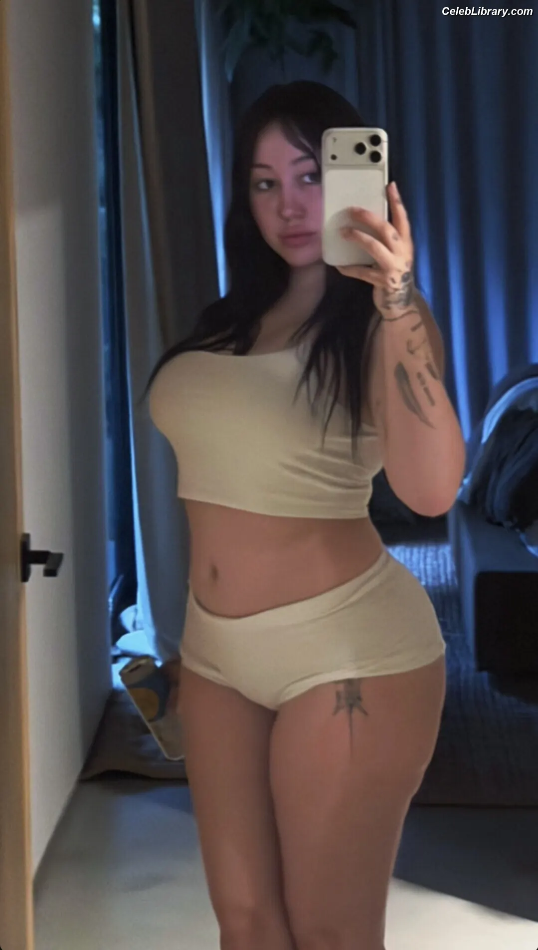 Noah Cyrus photo 21 of 911