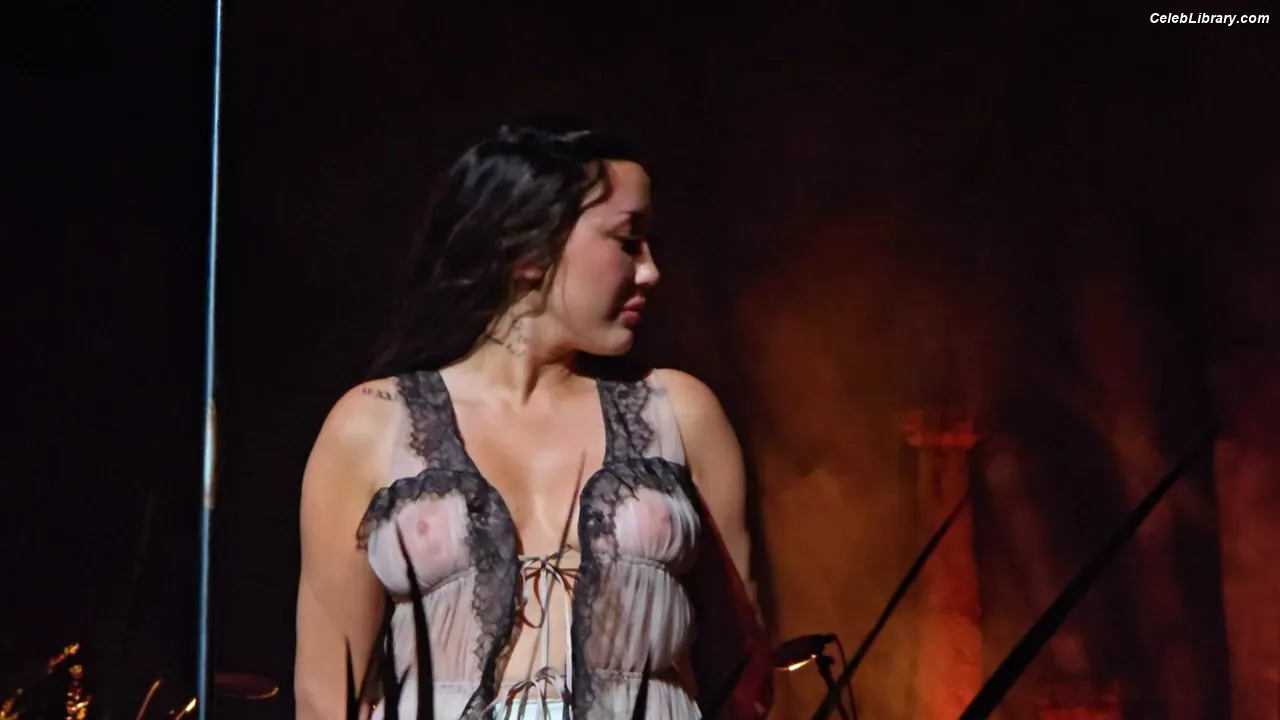 Noah Cyrus photo 18 of 911
