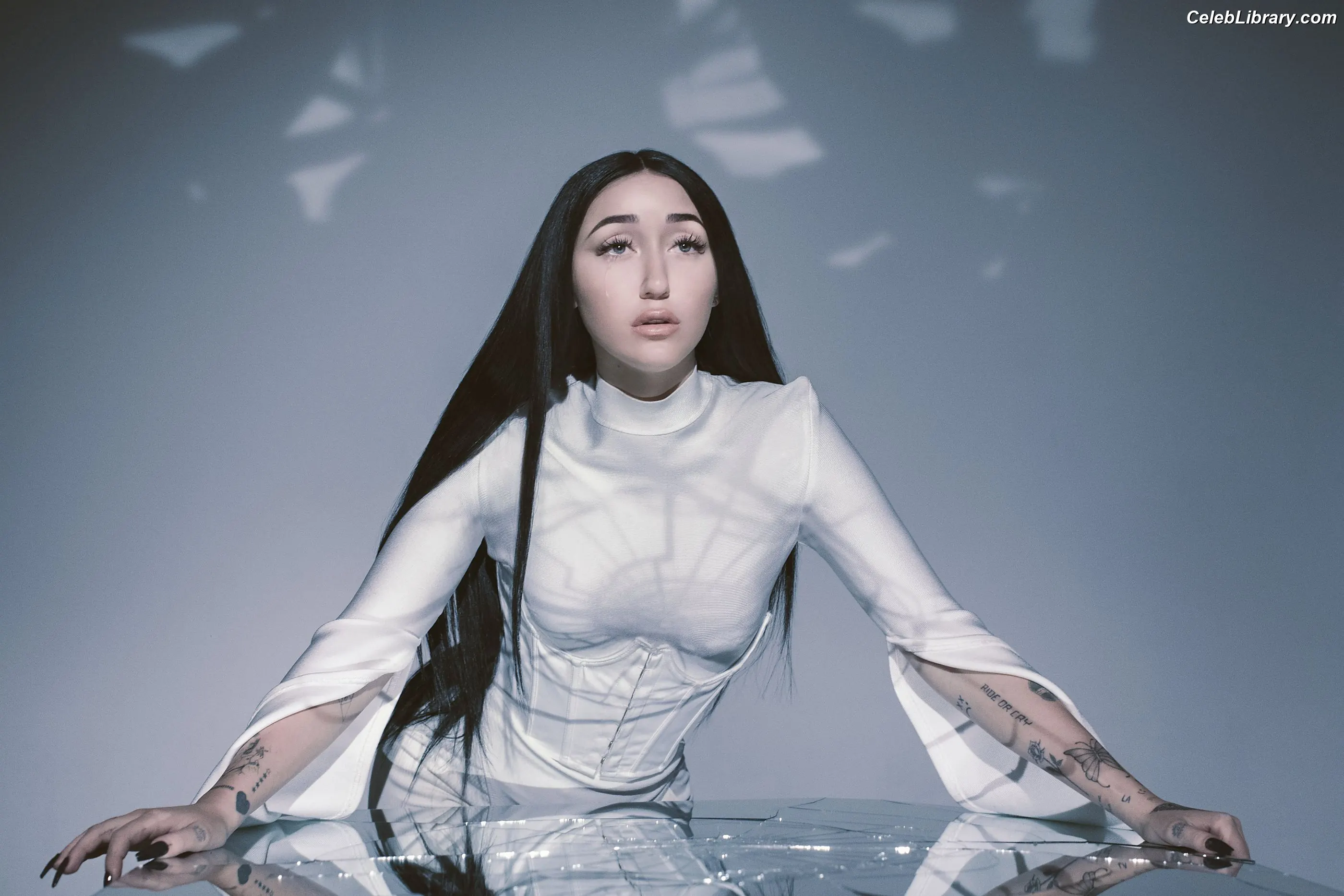 Noah Cyrus photo 22 of 911