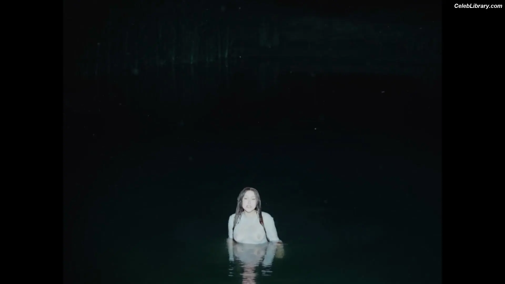 Noah Cyrus photo 10 of 911