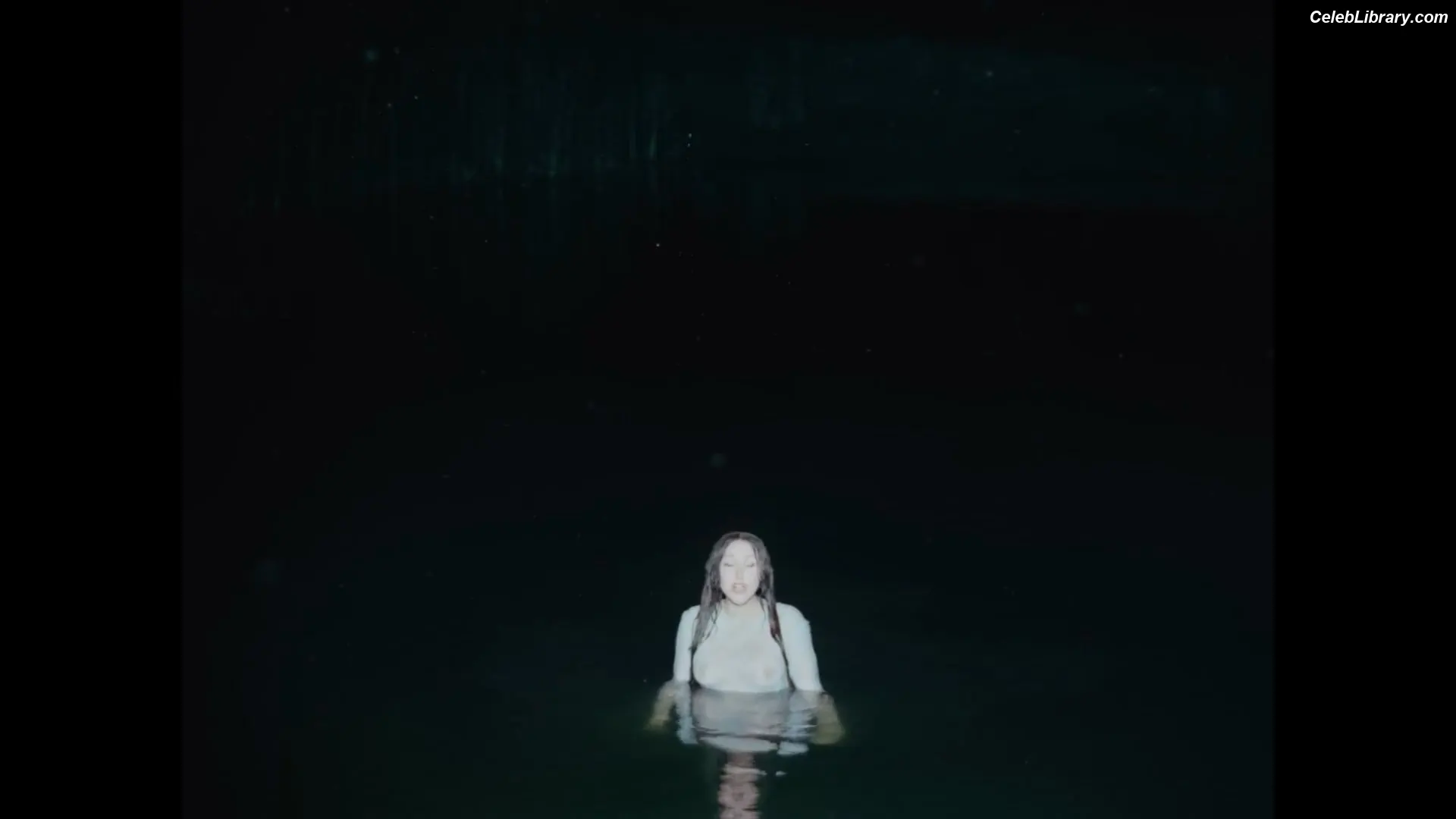 Noah Cyrus photo 23 of 911