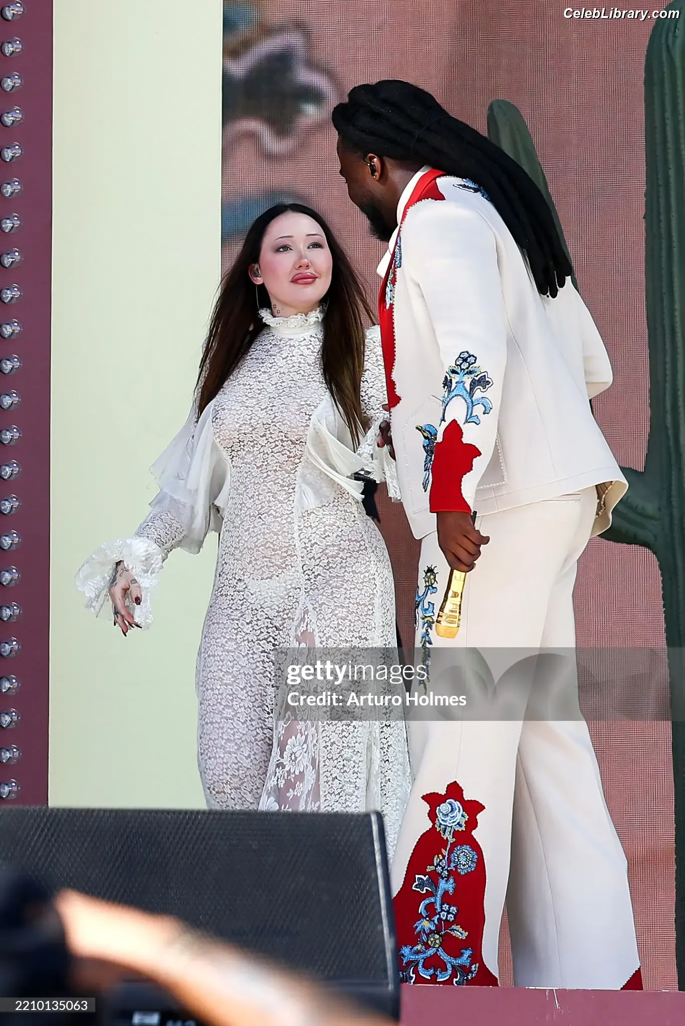 Noah Cyrus photo 4 of 911