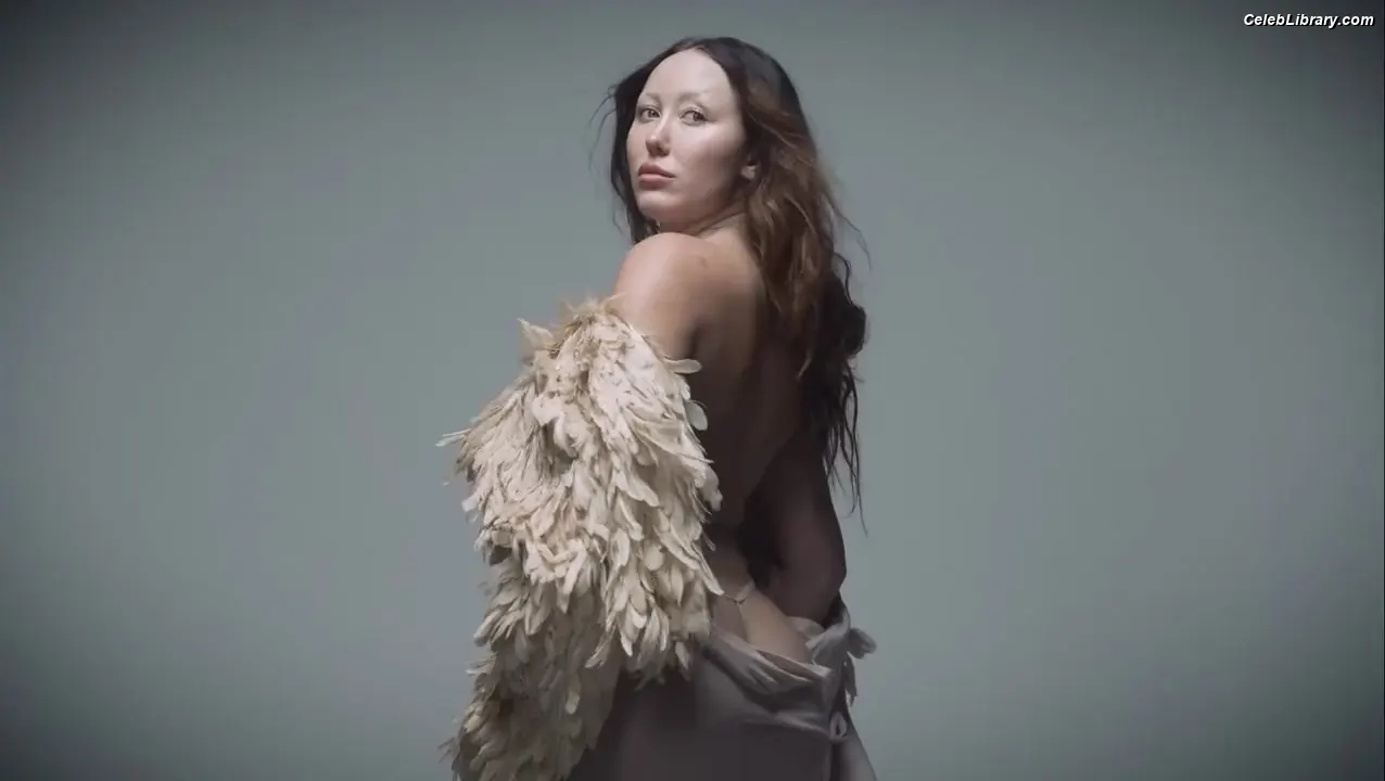 Noah Cyrus photo 14 of 911